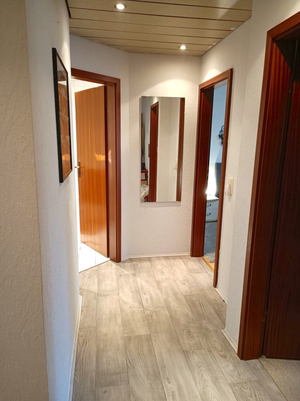 moderne 3 Zi. Wohnung im 1.OG mit 2 Balkonen