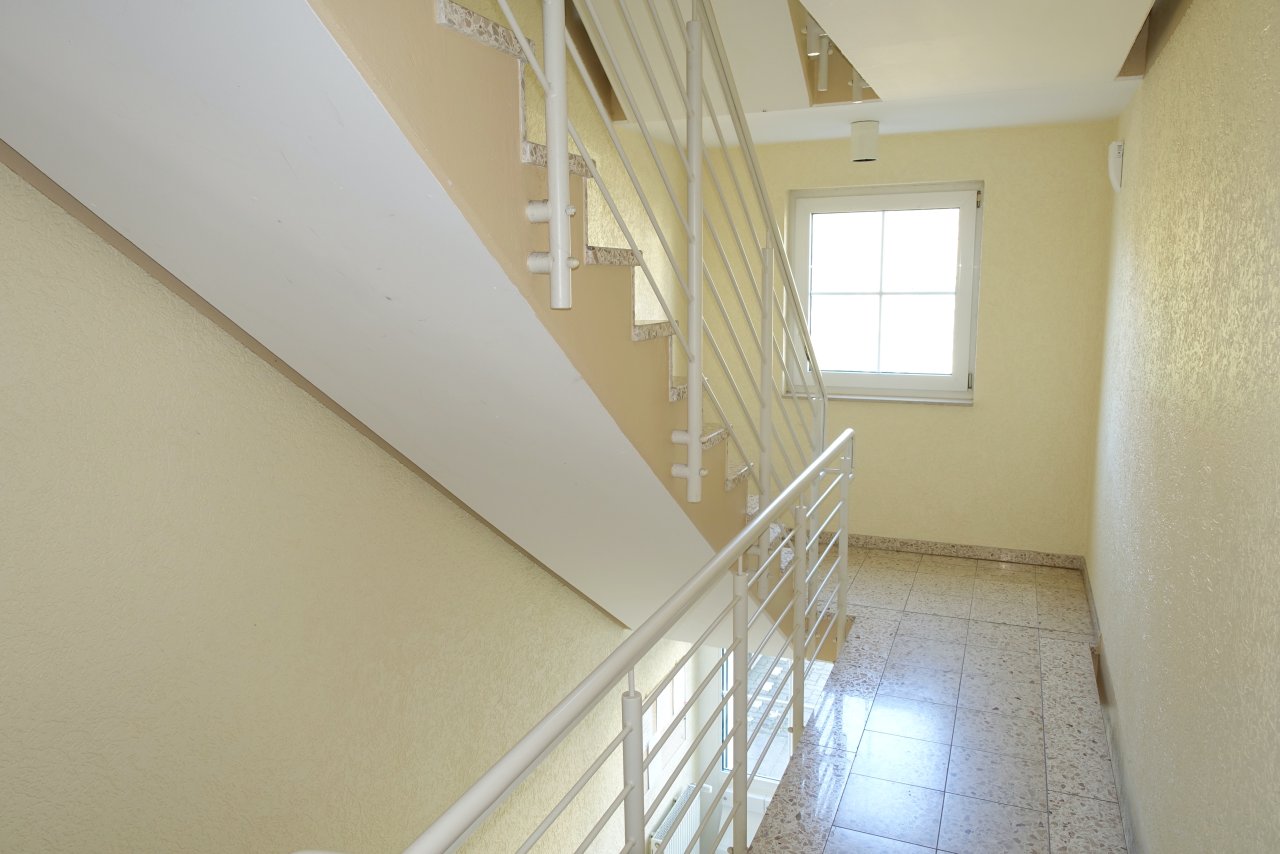 moderne 3 Zi. Wohnung im 1.OG mit 2 Balkonen