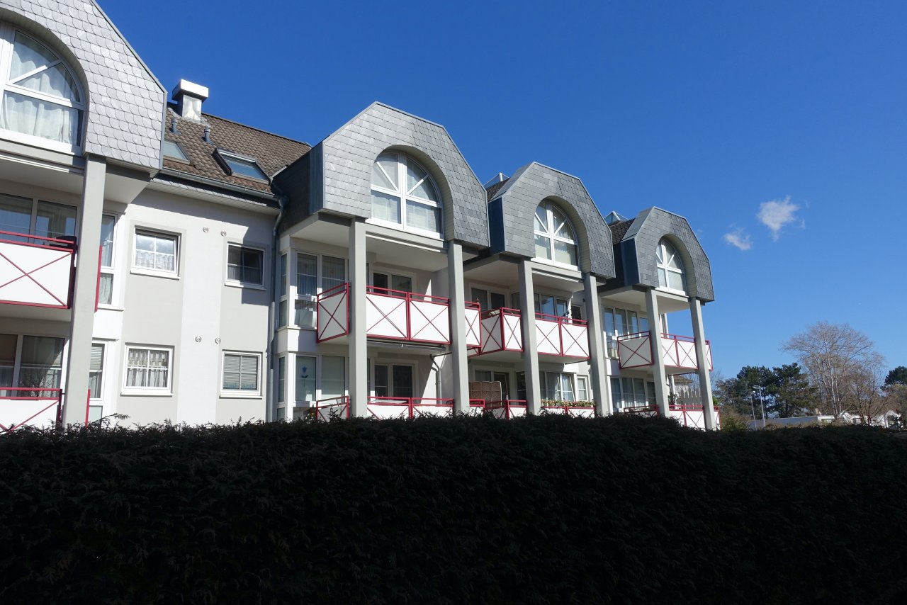 moderne 3 Zi. Wohnung im 1.OG mit 2 Balkonen