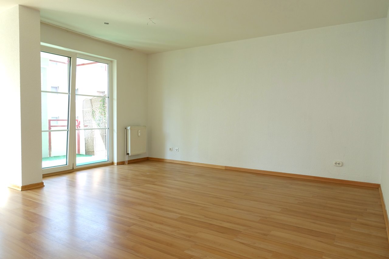 moderne 3 Zi. Wohnung im 1.OG mit 2 Balkonen