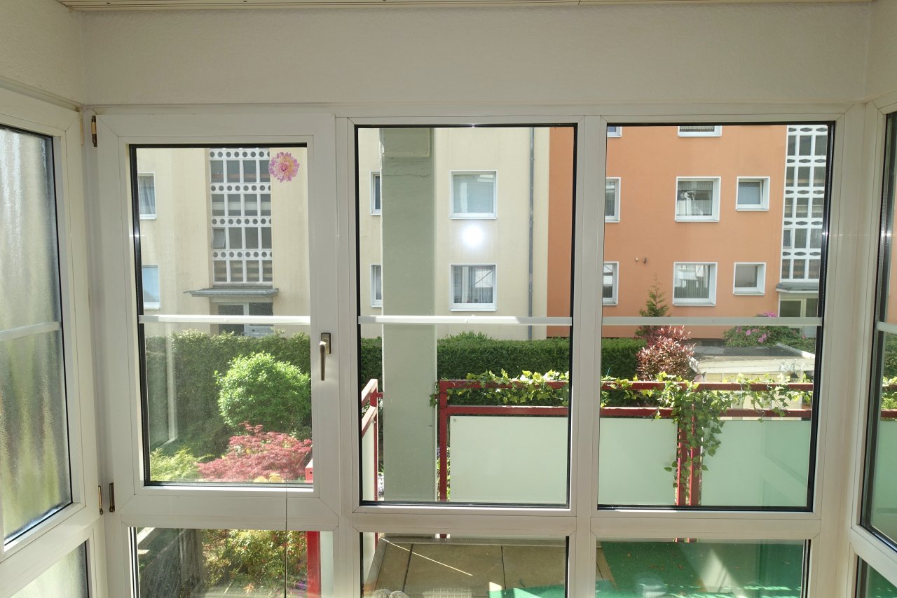 moderne 3 Zi. Wohnung im 1.OG mit 2 Balkonen