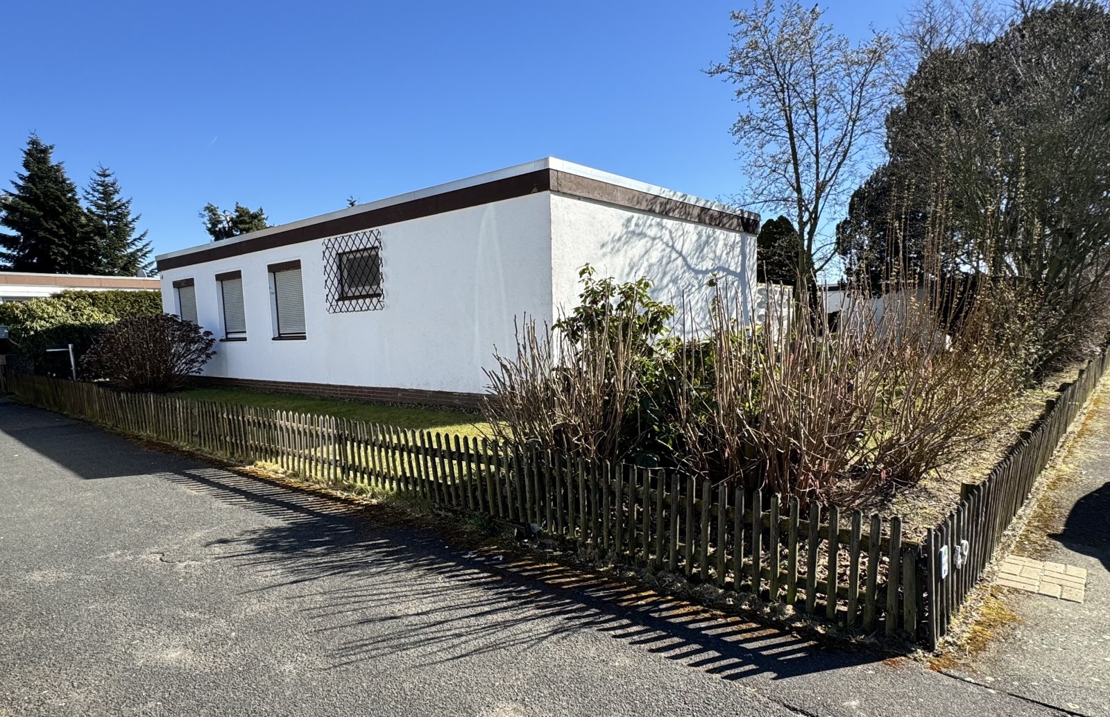 schön aufgeteilter Bungalow in ruhiger Lage mit Grundstück
