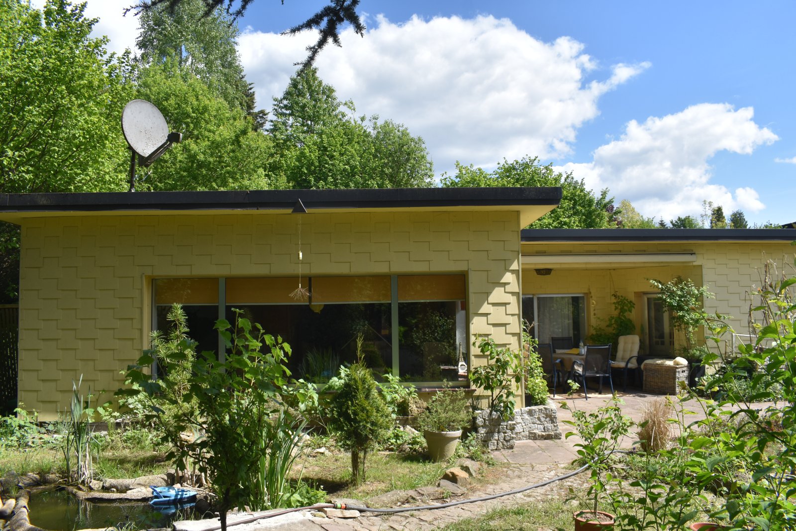 großzügiger Bungalow auf Traumgrundstück
