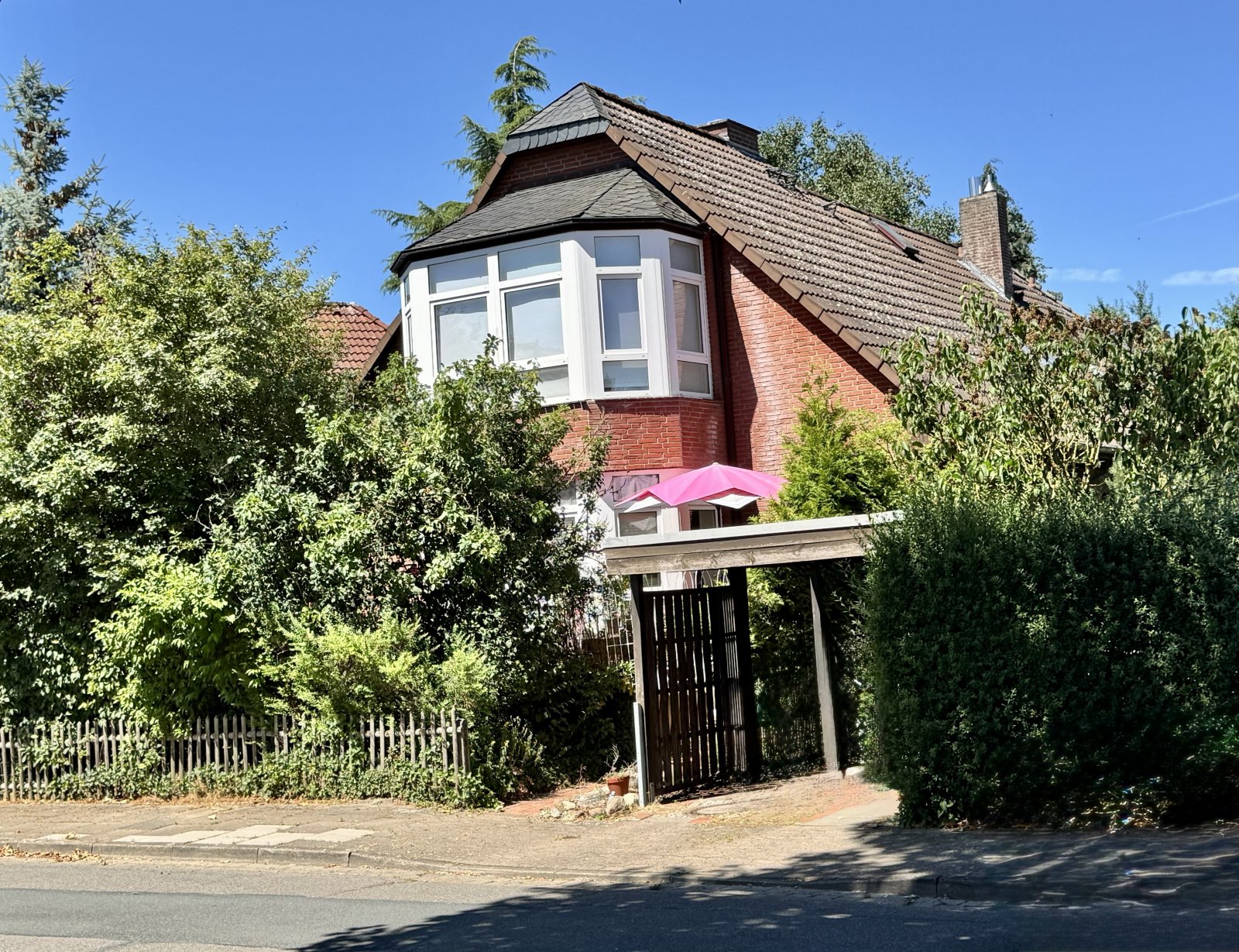 Zweifamilienhaus in begehrter Wohnlage