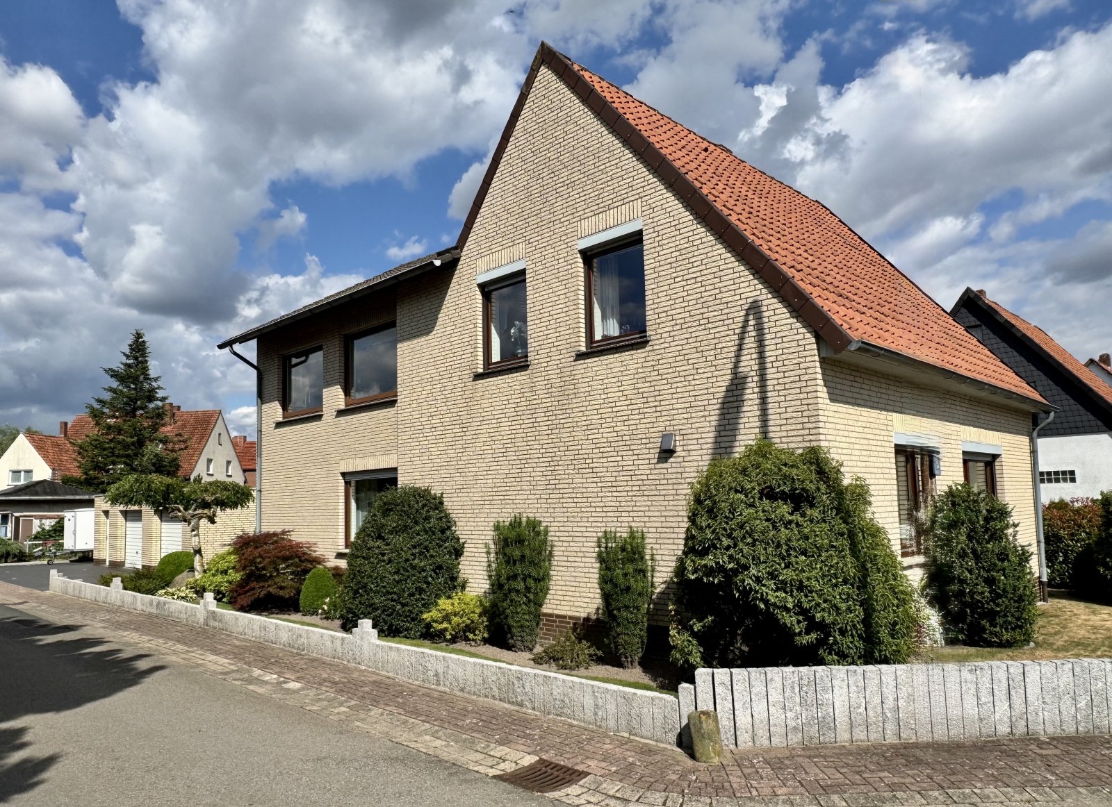 stilvolles Einfamilienhaus mit bildschönem Garten