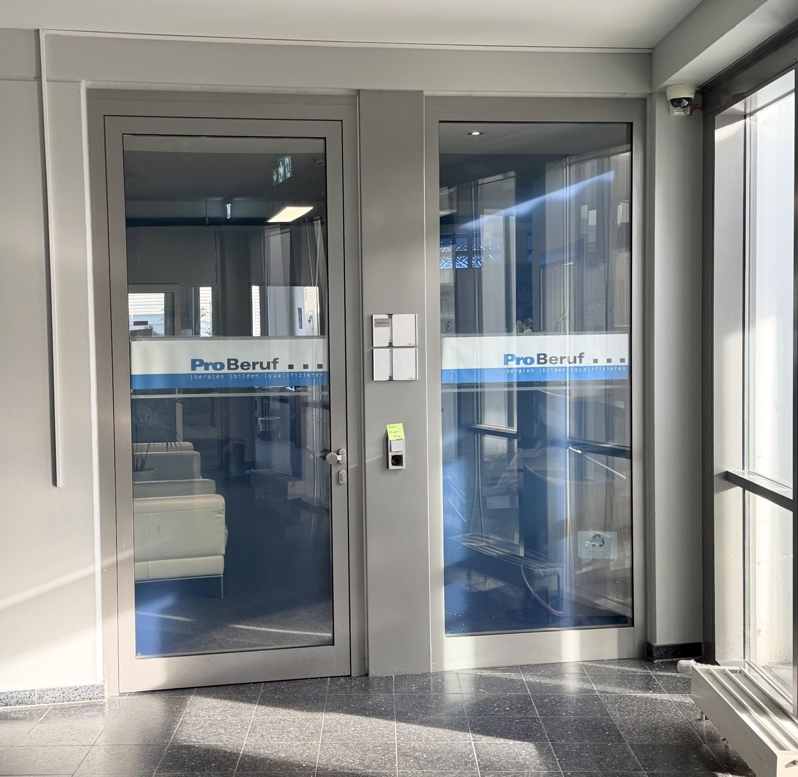 flexible Mietfläche in modernem Bürozentrum