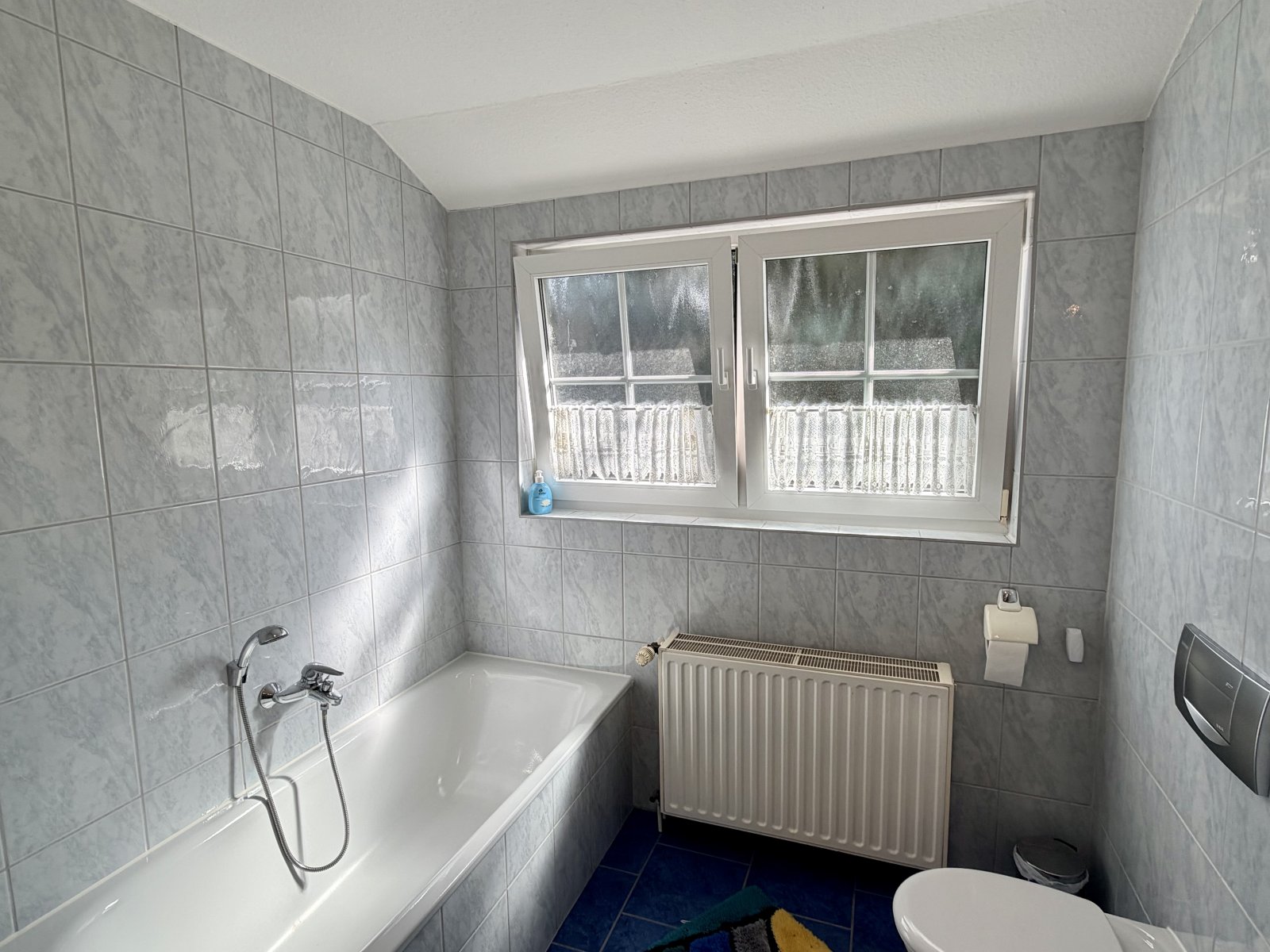 hochwertiges Zweifamilienhaus in top Wohnlage