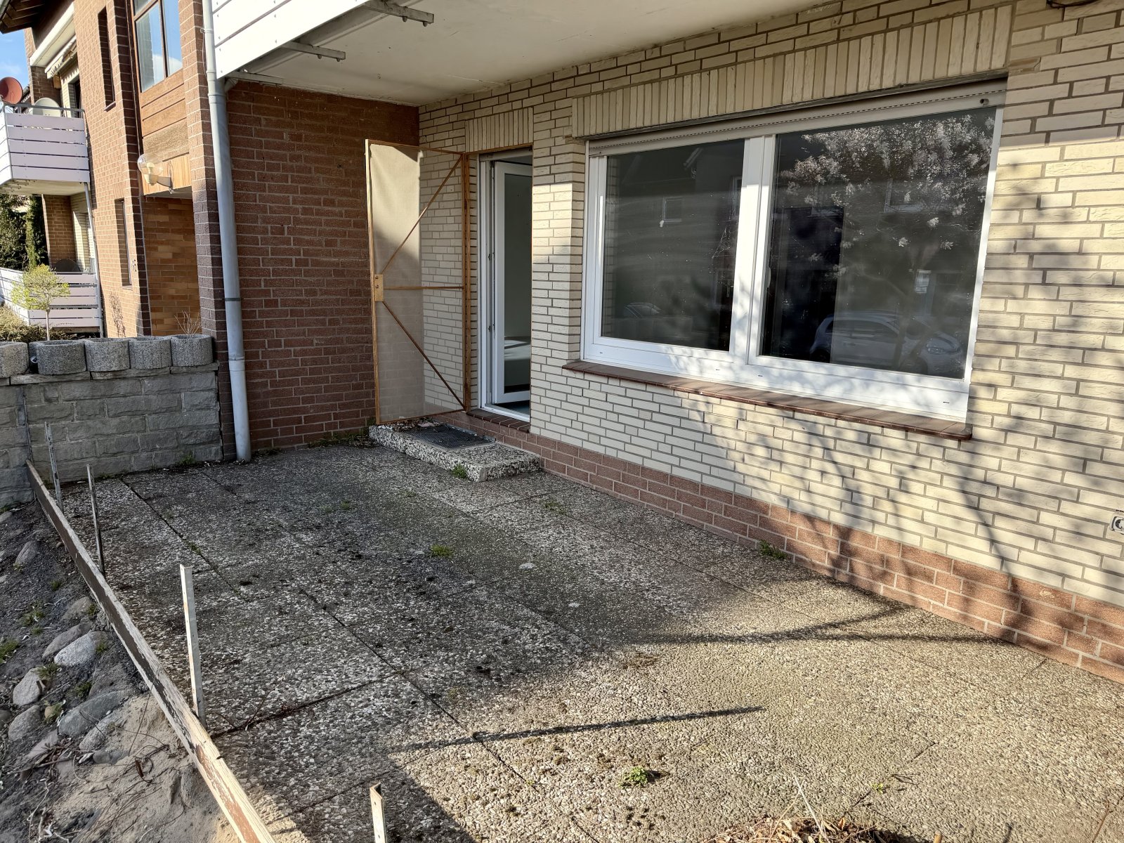 großzügige 4 Zi EG Wohnung mit Terrasse 