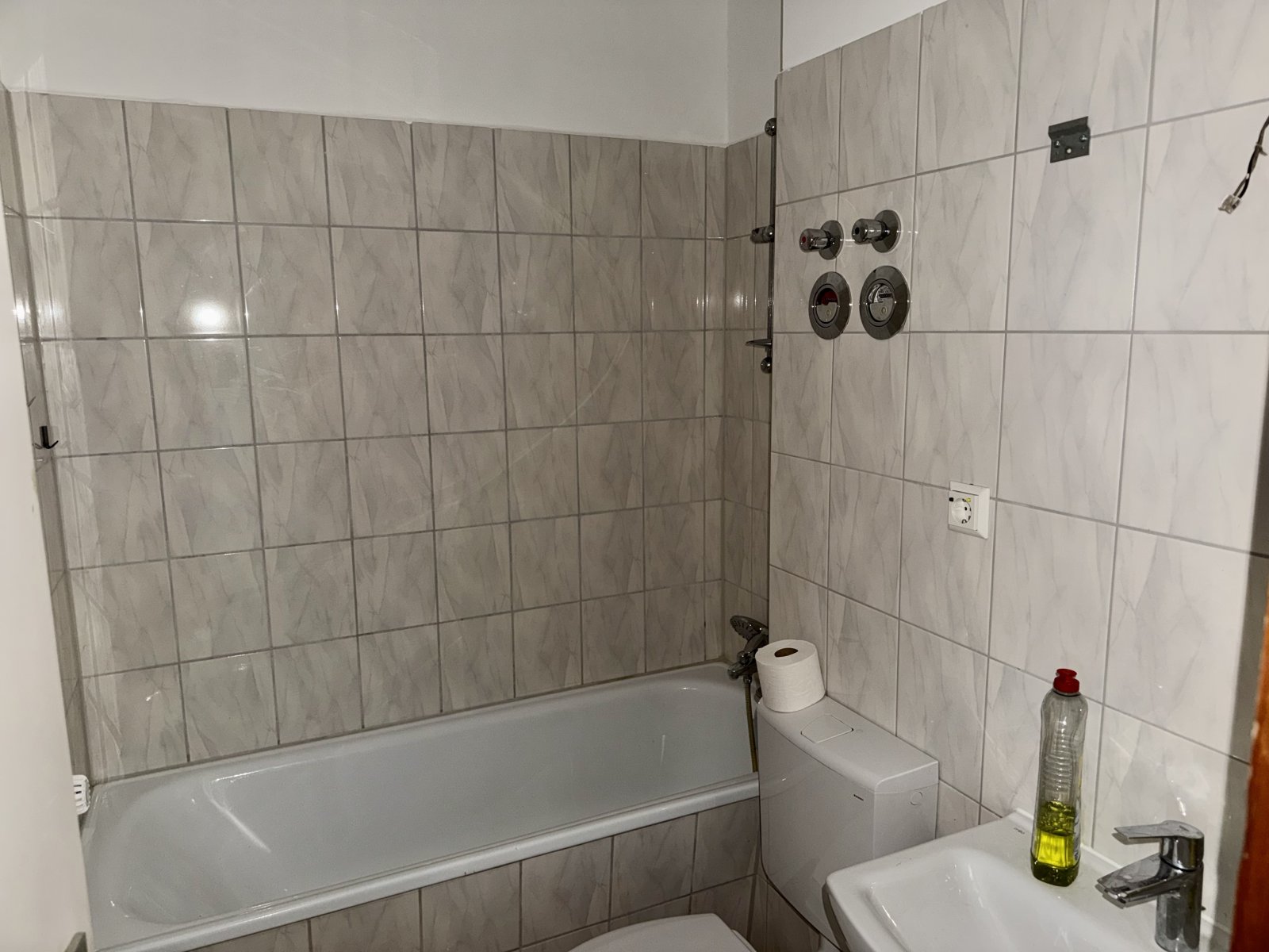 moderne 1,5 Zi Wohnung mit Personenaufzug und Balkon