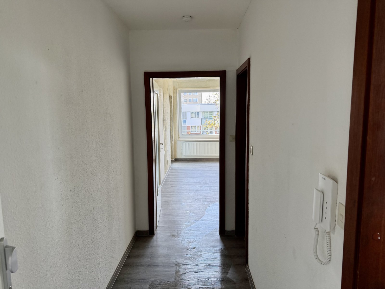 moderne 1,5 Zi Wohnung mit Personenaufzug und Balkon