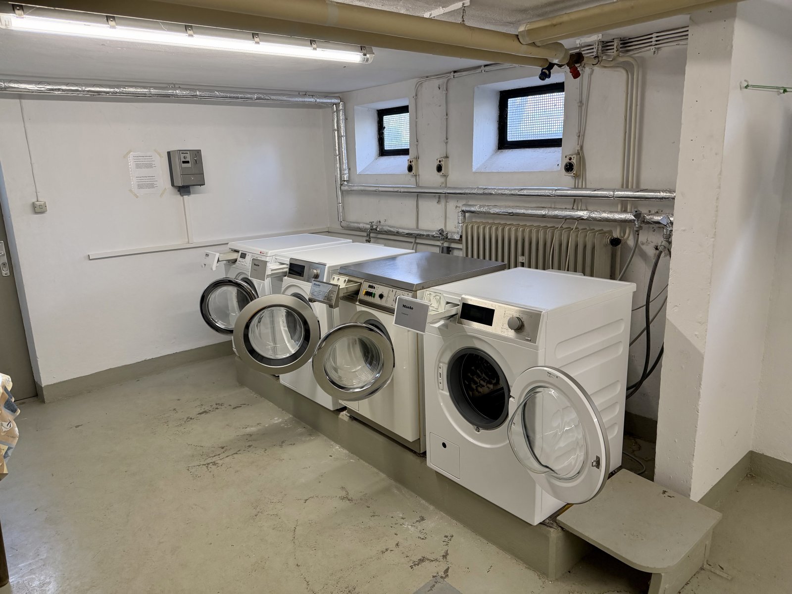 moderne 1,5 Zi Wohnung mit Personenaufzug und Balkon