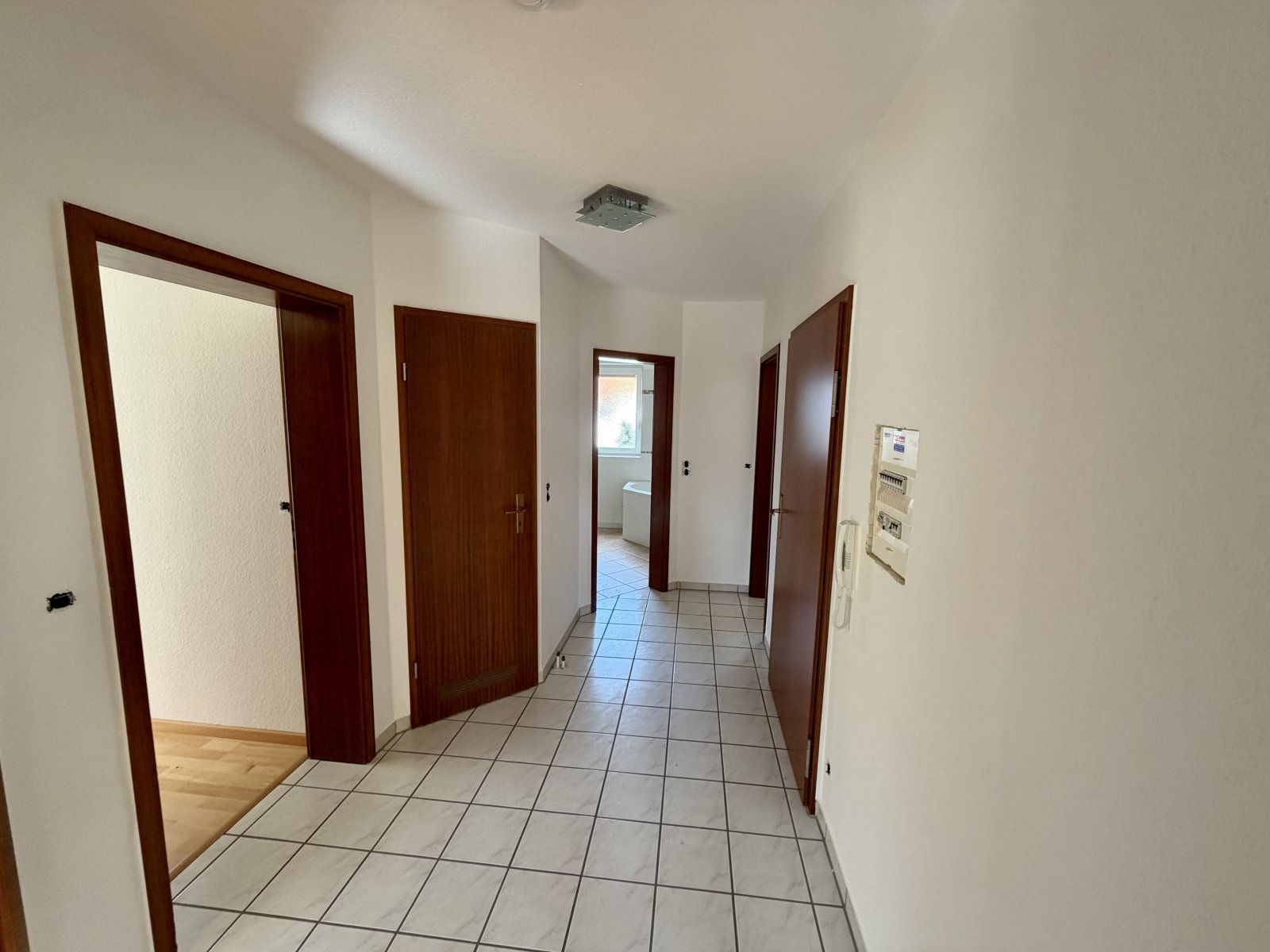 frisch renovierte 3 Zimmer Wohnung mit Balkon