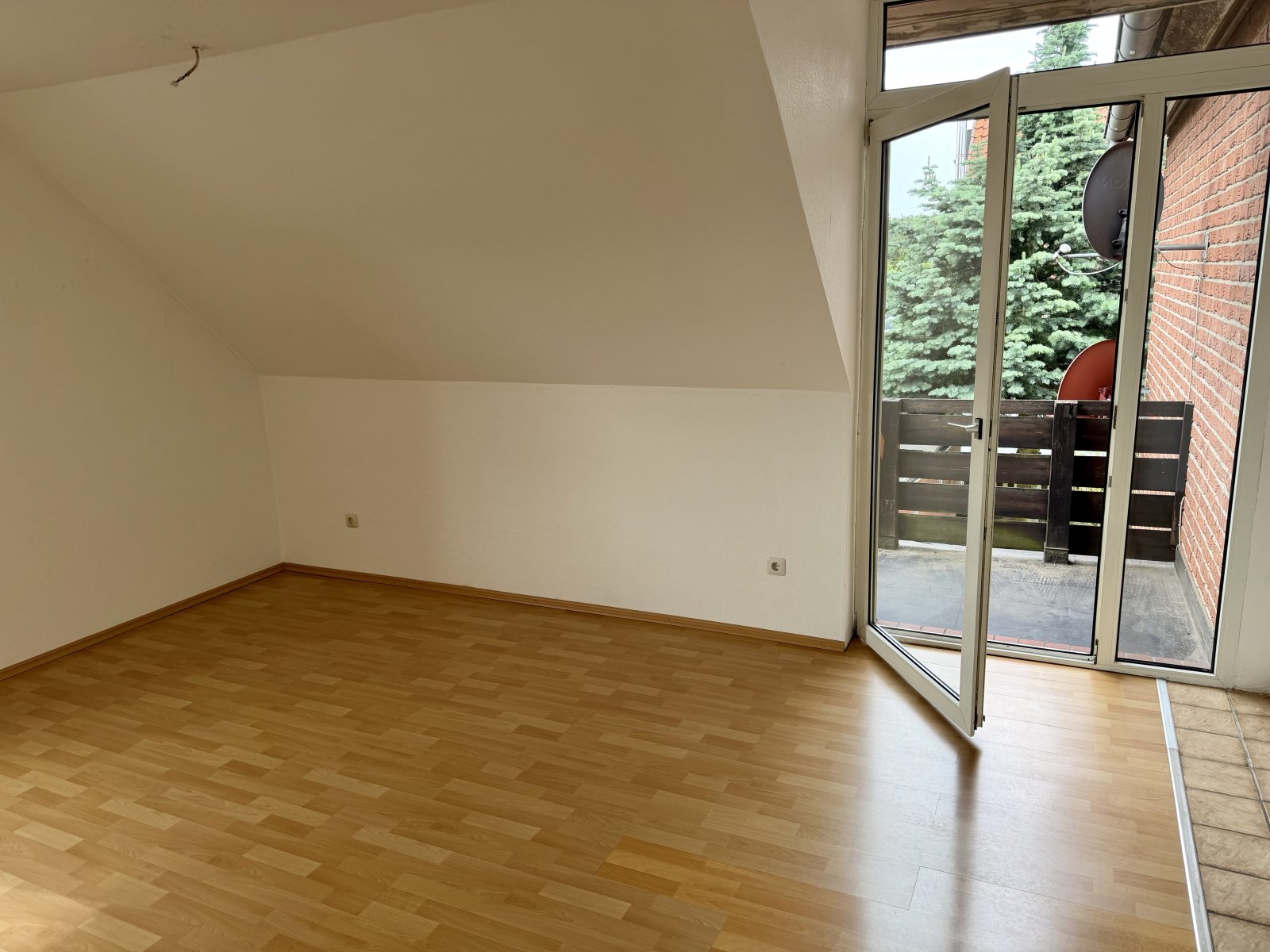 Charmante 2 Zimmer Wohnung 1.OG mit Balkon