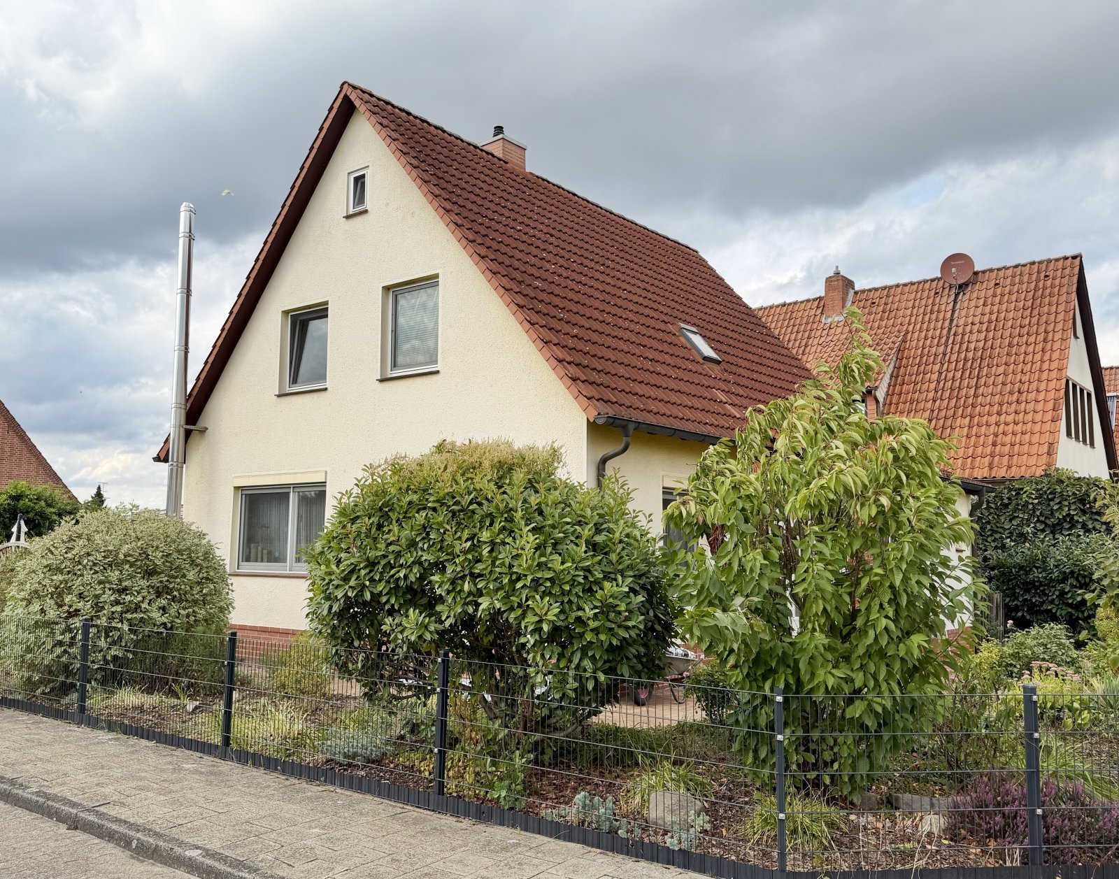 Charmantes Haus mit Garten – bereit für Ihre Ideen