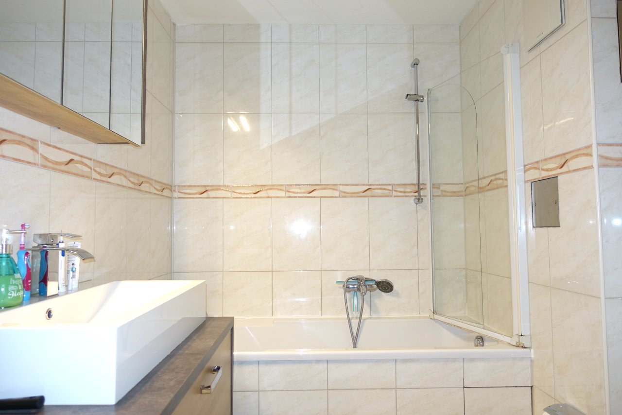 Bad mit Wanne Bad mit Wanne