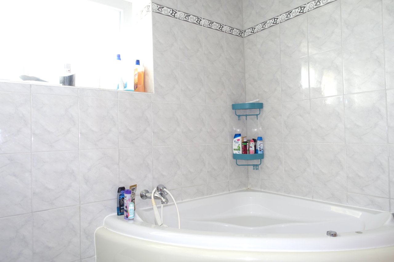 Bad mit Wanne Bad mit Wanne
