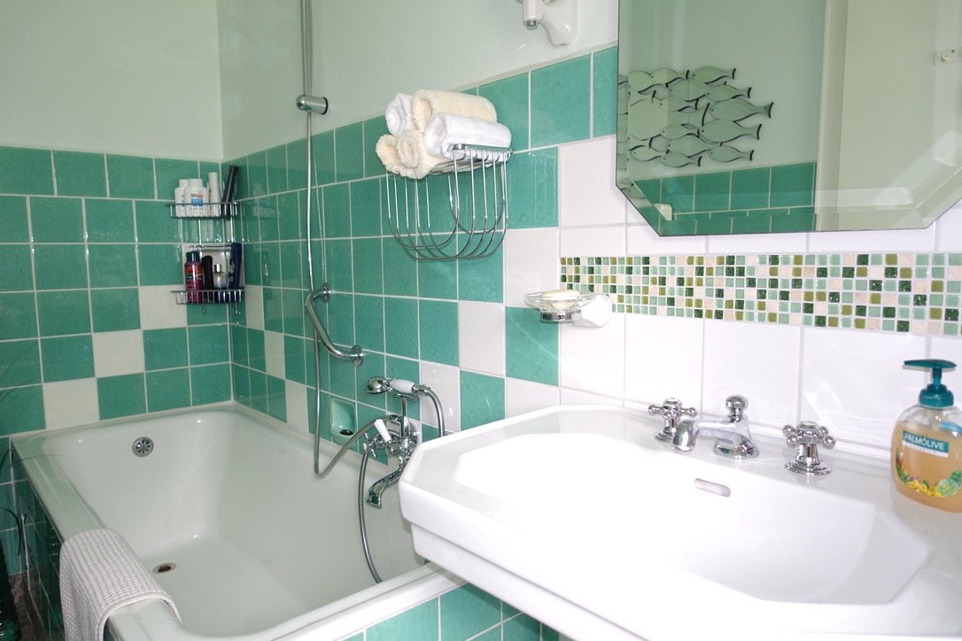 Bad mit Wanne EG Bad mit Wanne EG