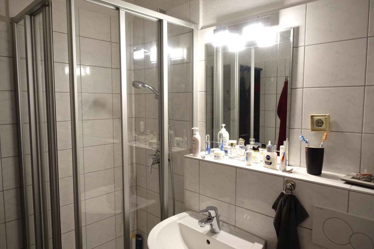 Bad mit Dusche Bad mit Dusche