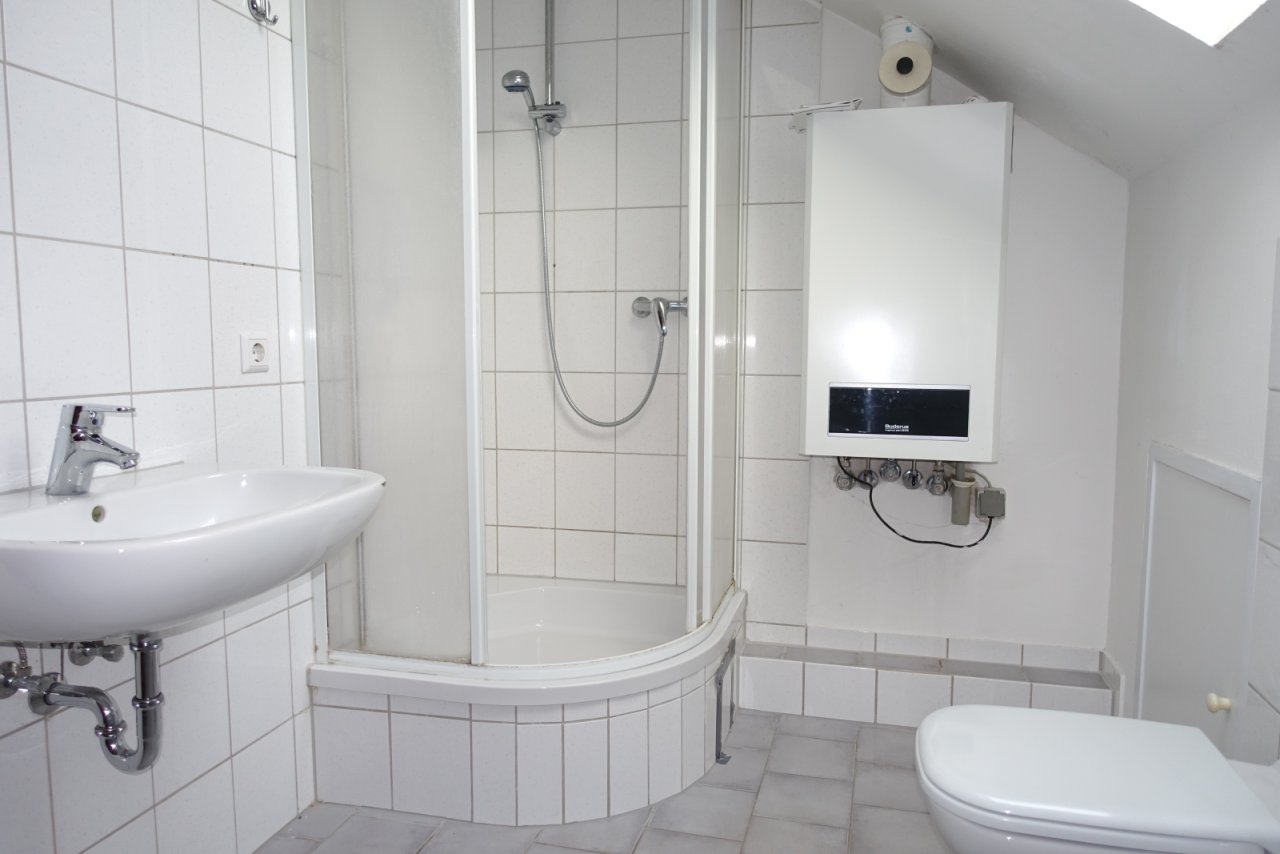 Bad mit Dusche Bad mit Dusche