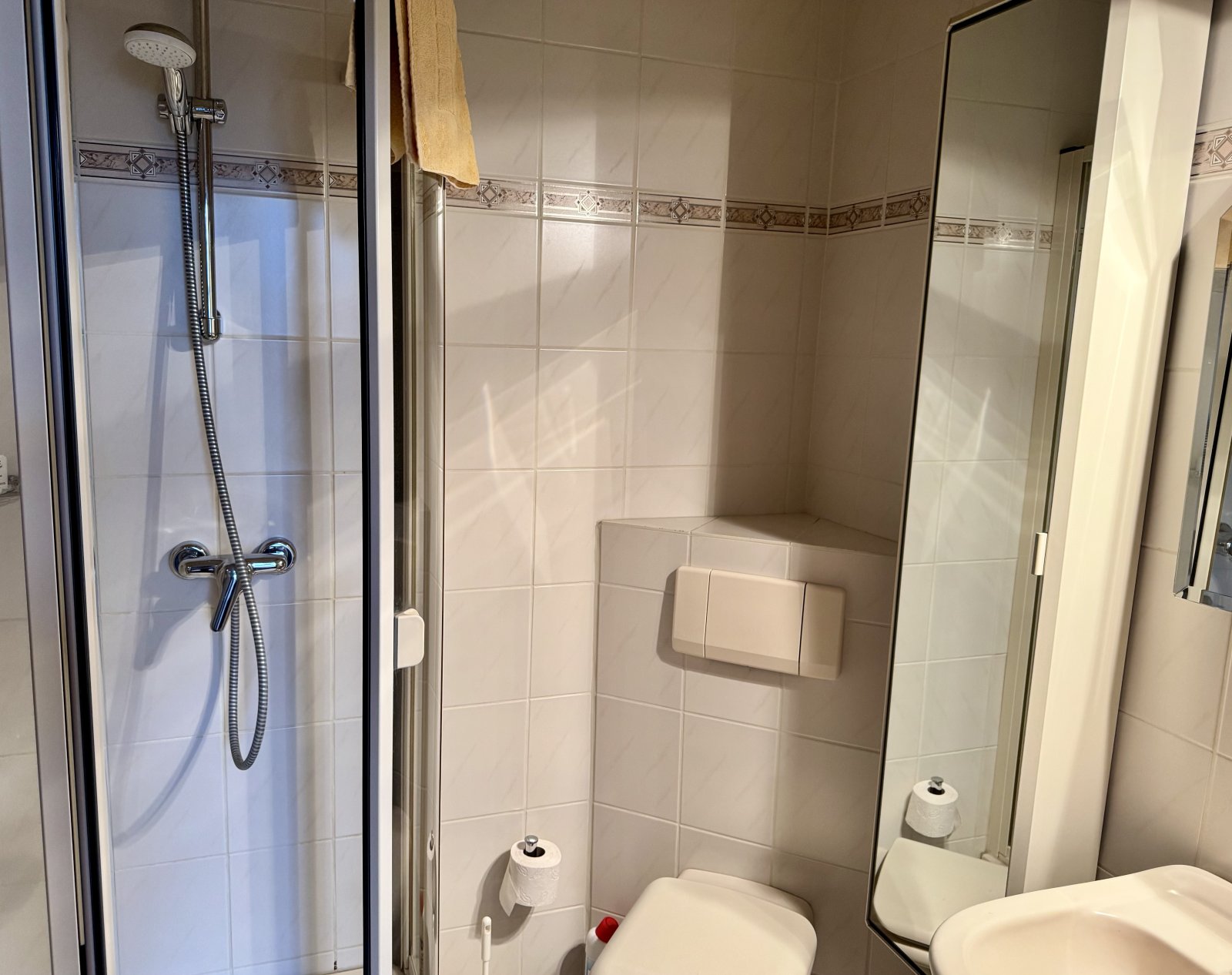 Bad mit Dusche Bad mit Dusche