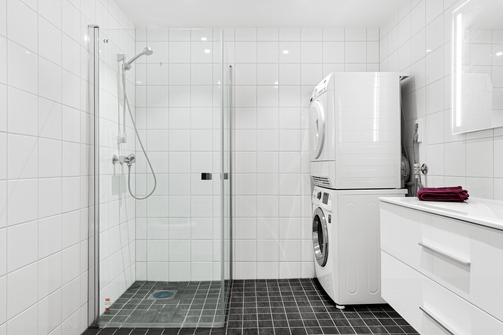 Bad mit Dusche Bad mit Dusche