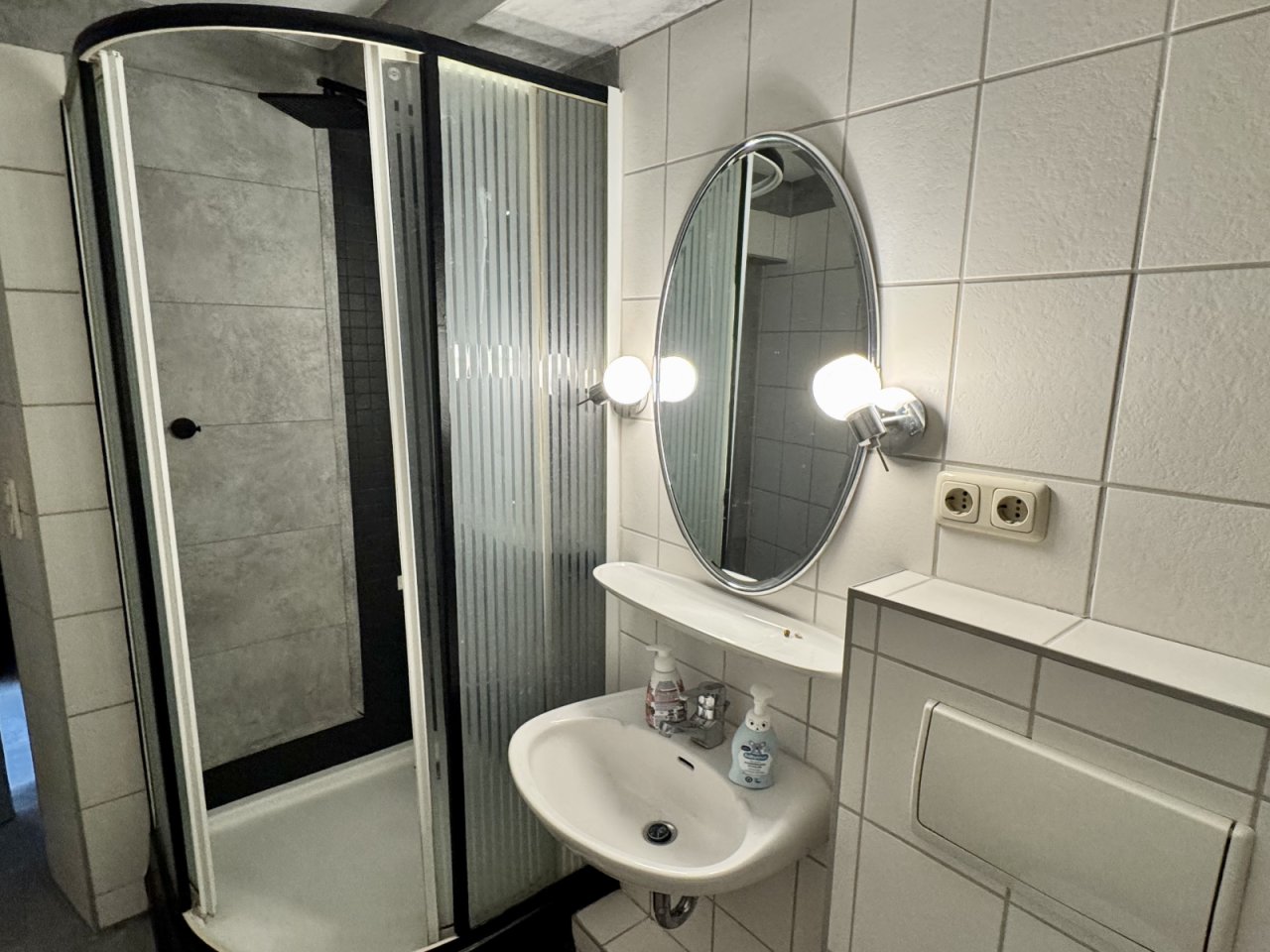 Bad mit Dusche Bad mit Dusche