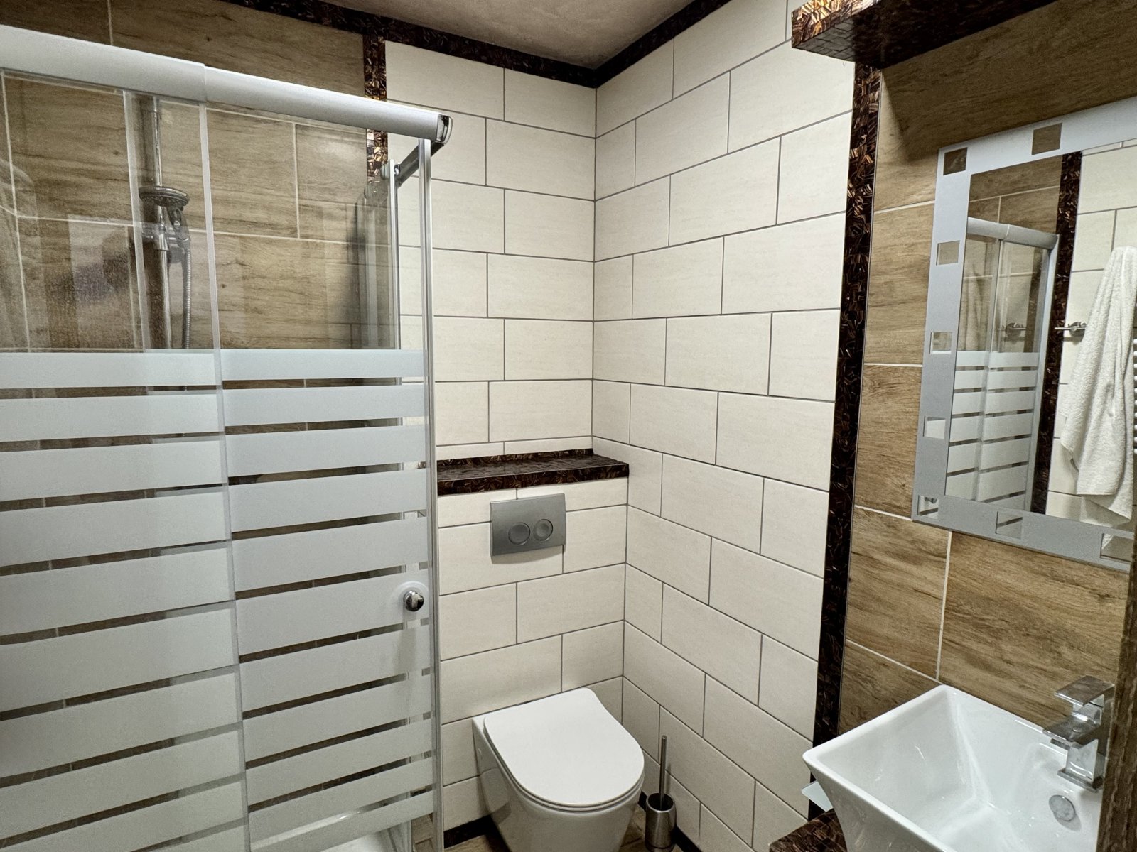 Zimmer mit Bad und Dusche Zimmer mit Bad und Dusche