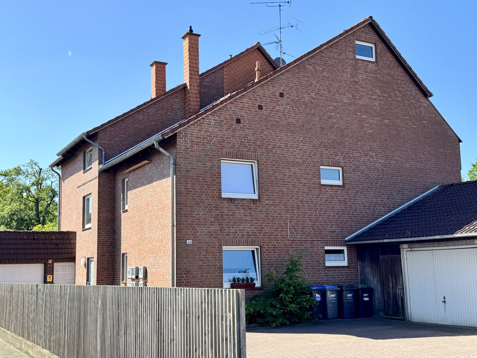 Hausansicht seitlich Hausansicht seitlich