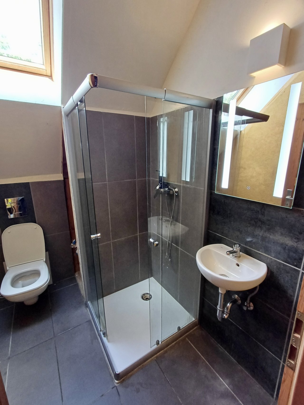 Bad mit Dusche Bad mit Dusche