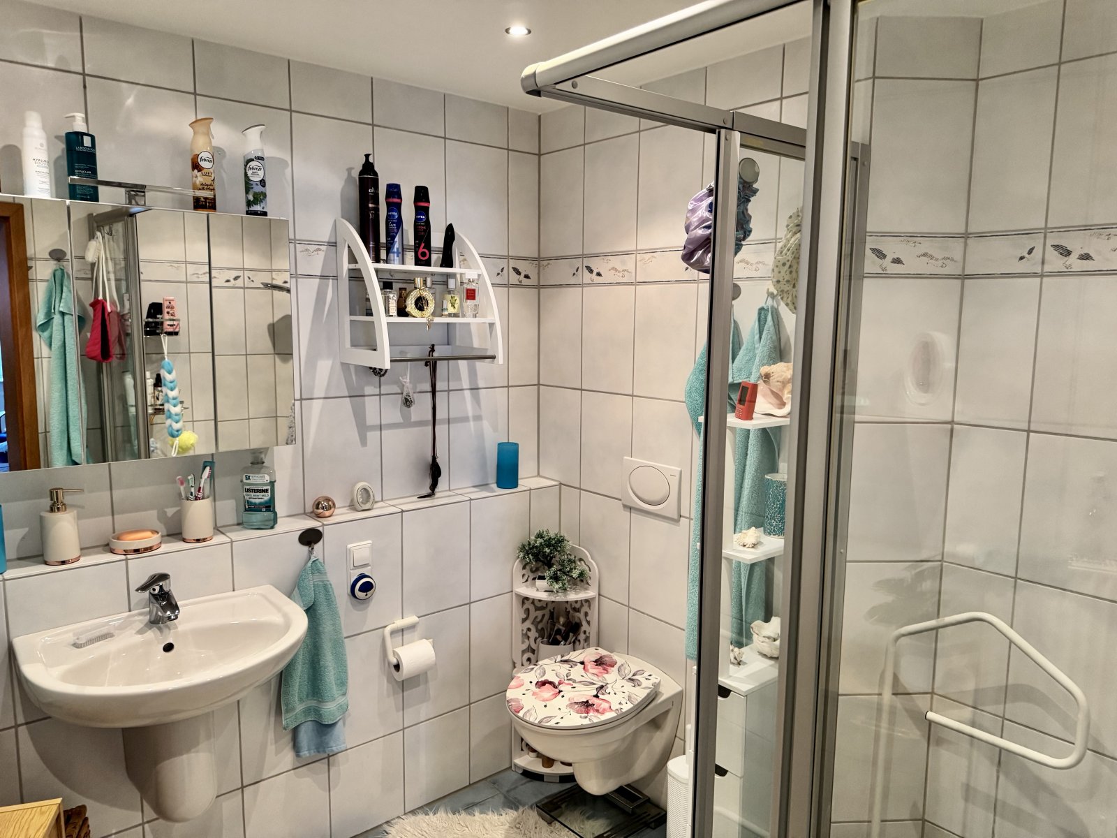 Bad mit Dusche Bad mit Dusche