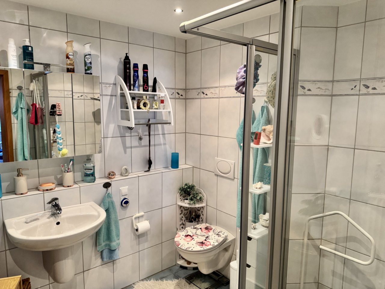 Bad mit Dusche Bad mit Dusche