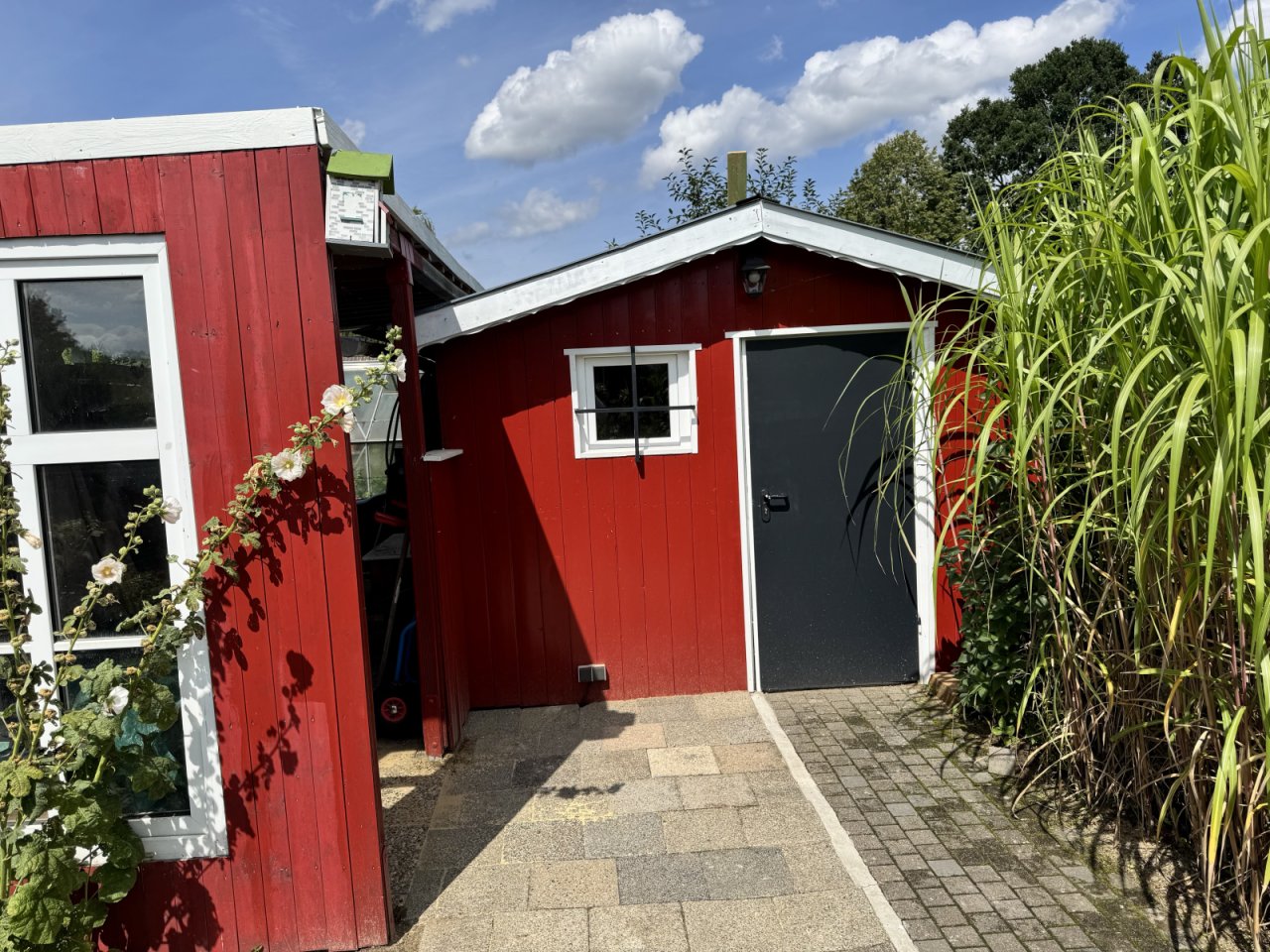 Gartenhaus mit Carport