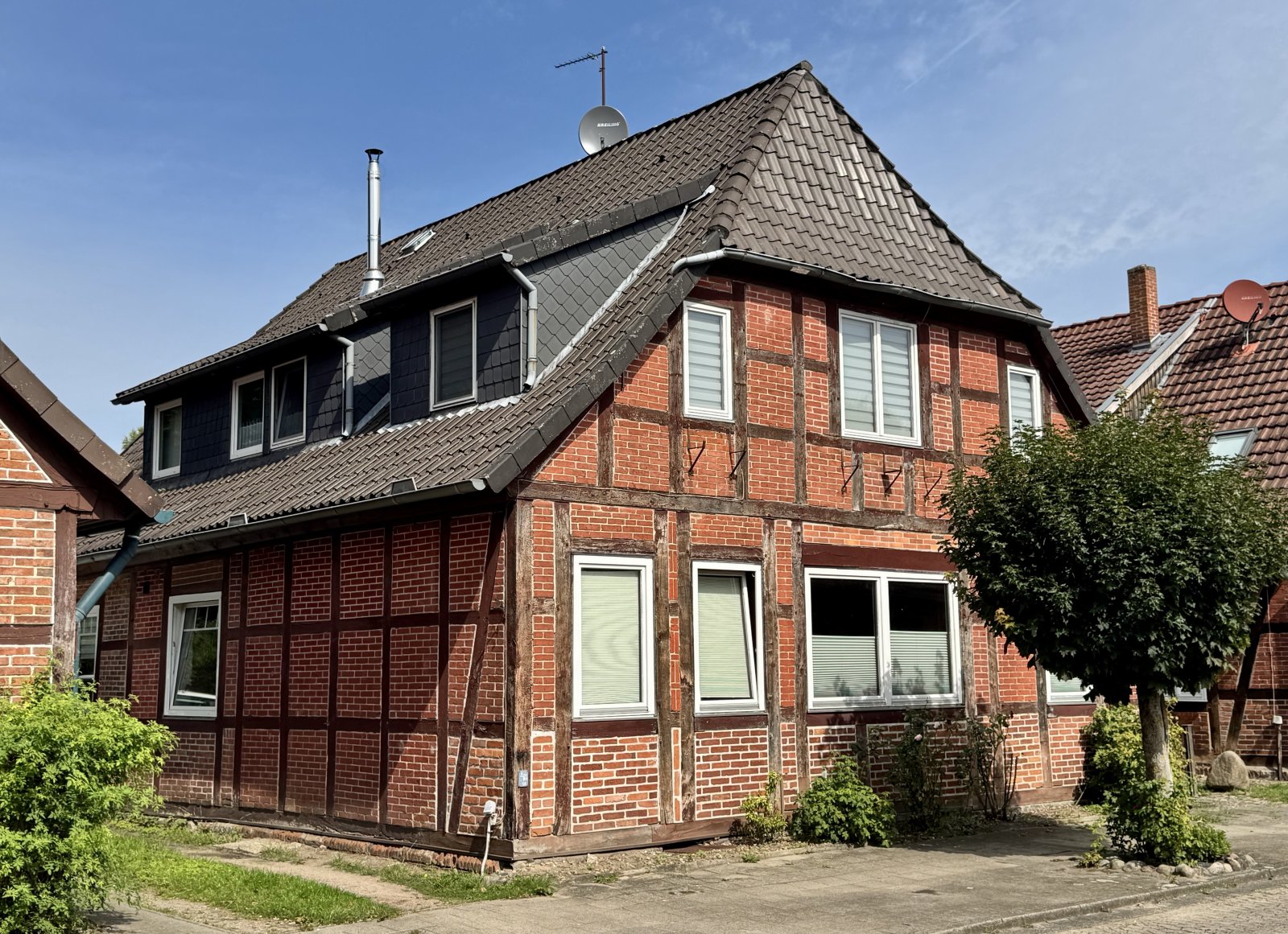 Hausansicht seitlich Hausansicht seitlich