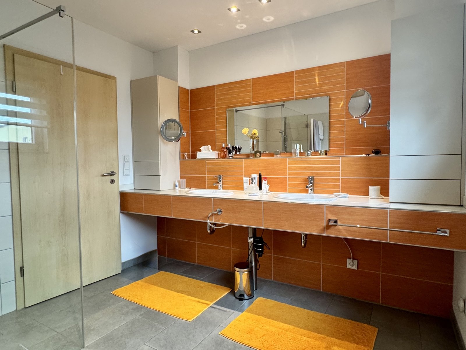 Bad mit großer Dusche Bad mit großer Dusche