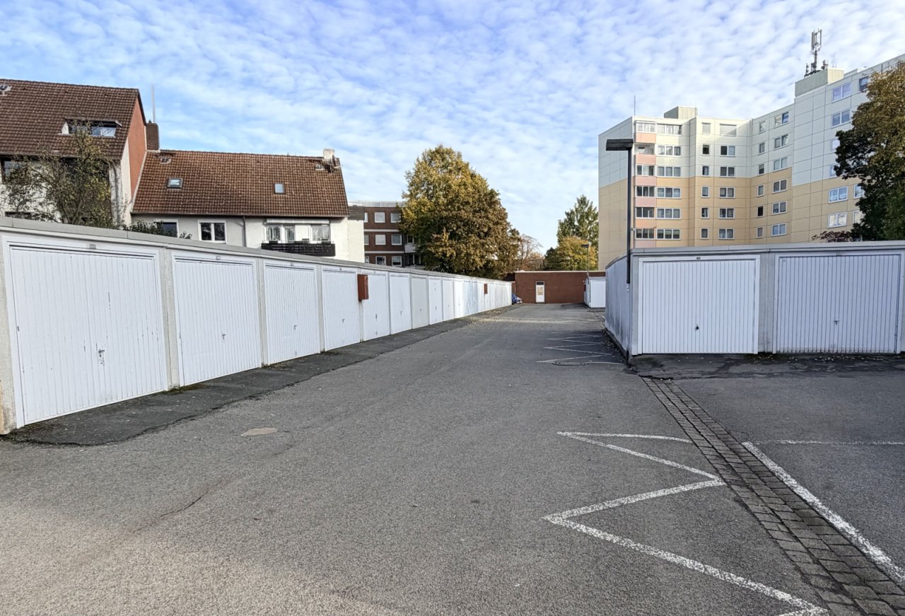 Garagenhof vorne Garagenhof vorne