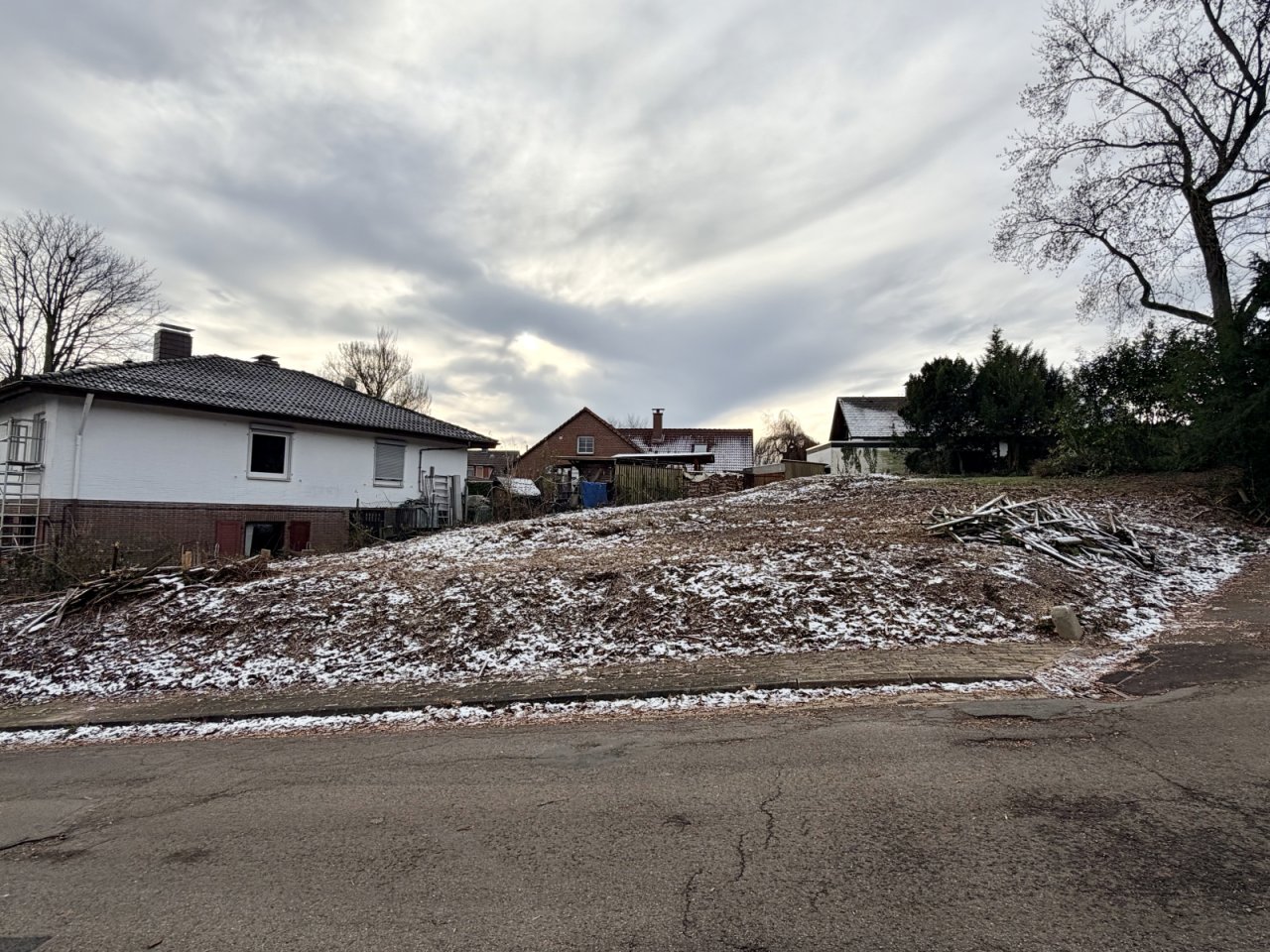 Grundstück von der Strasse