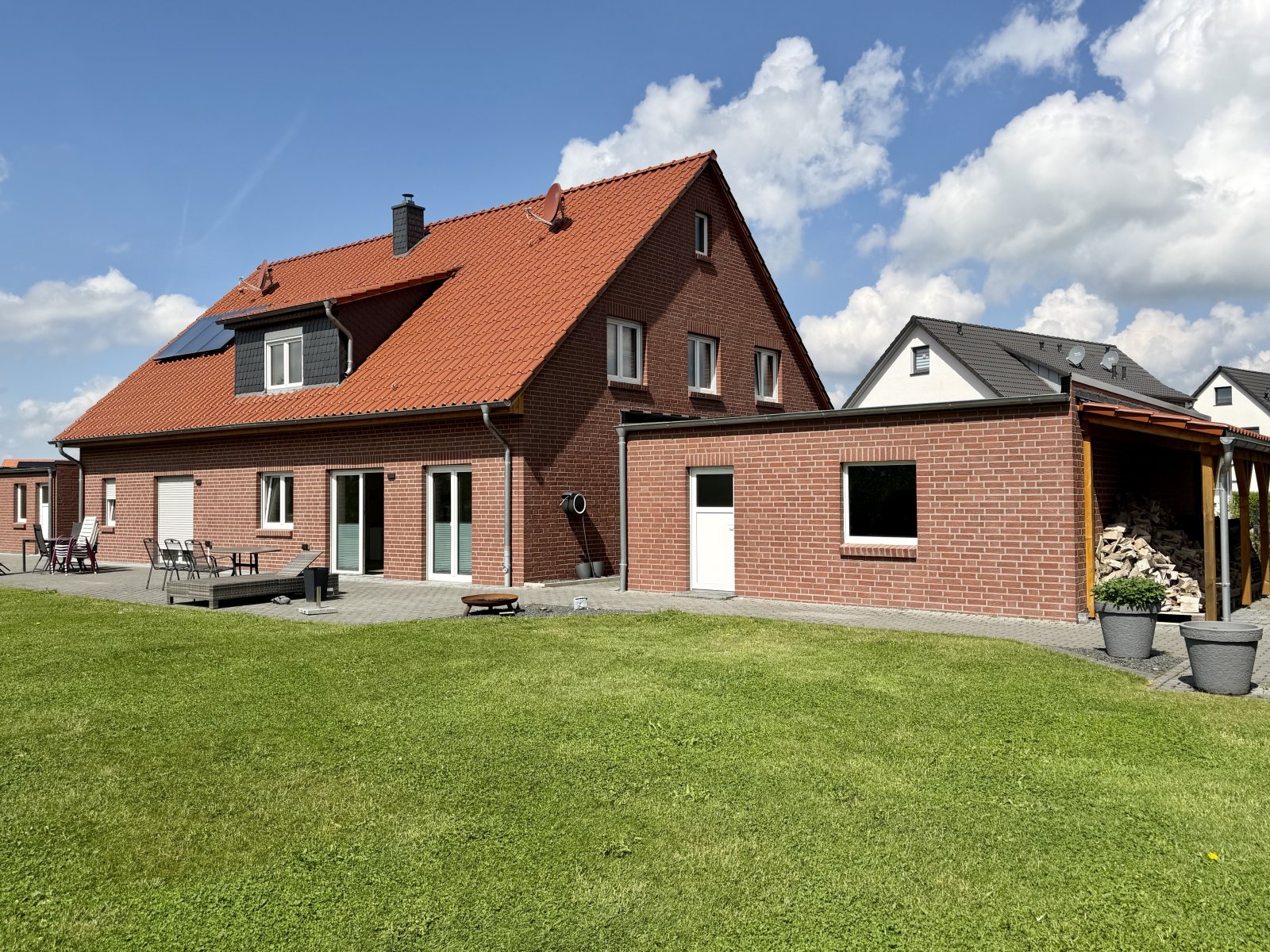 moderne Doppelhaushälfte KfW 55 in Feldrandlage moderne Doppelhaushälfte KfW 55 in Feldrandlage