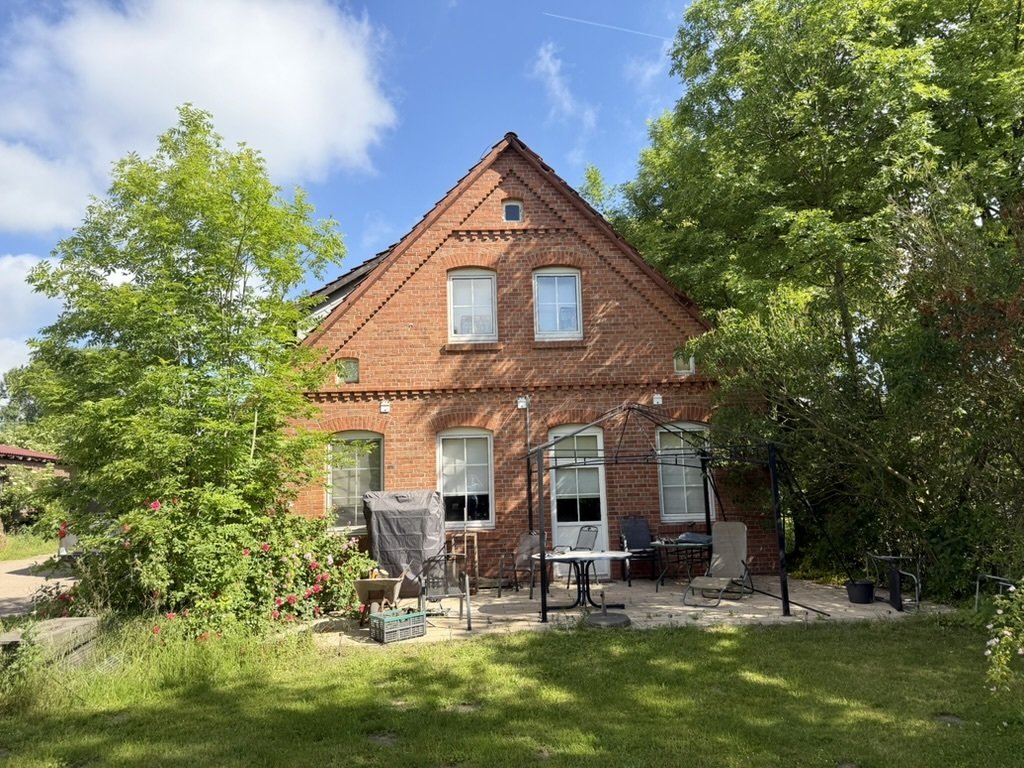 Wohnhaus seitlich Wohnhaus seitlich