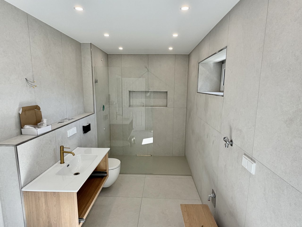 Bad mit Dusche Bad mit Dusche