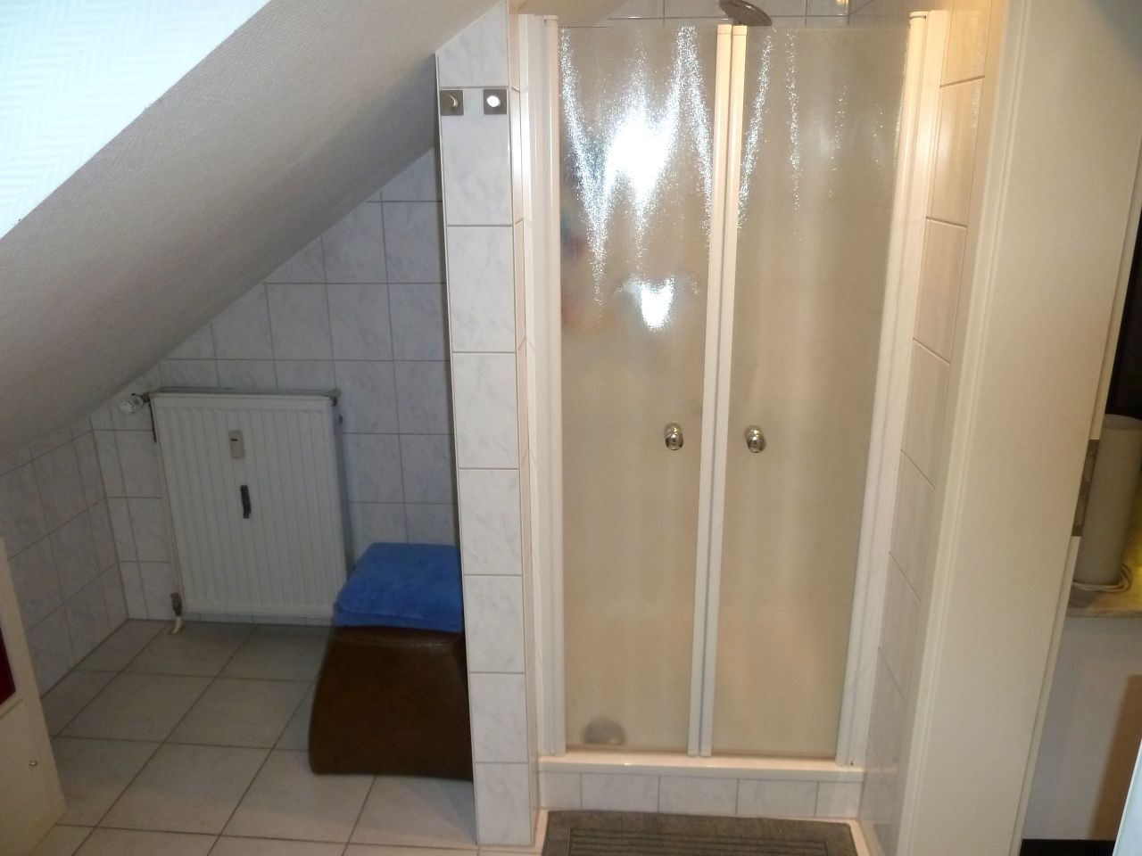 Bad mit Dusche Bad mit Dusche